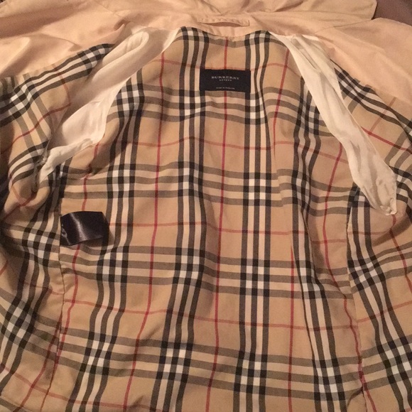 Burberry Rain Jacket ☔️ - Picture 6 of 8